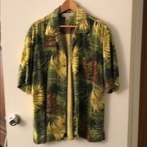 Tommy Bahama Hawaiian shirt 100% silk